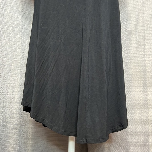 SUPERLINE BLACK MEDIUM SHORT SLEEVED ASYMMETRICAL HEM TSHIRT - Picture 5 of 7